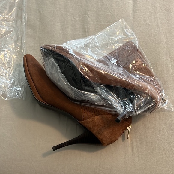 Adrianna Papell pointed booties 10M - Picture 2 of 10